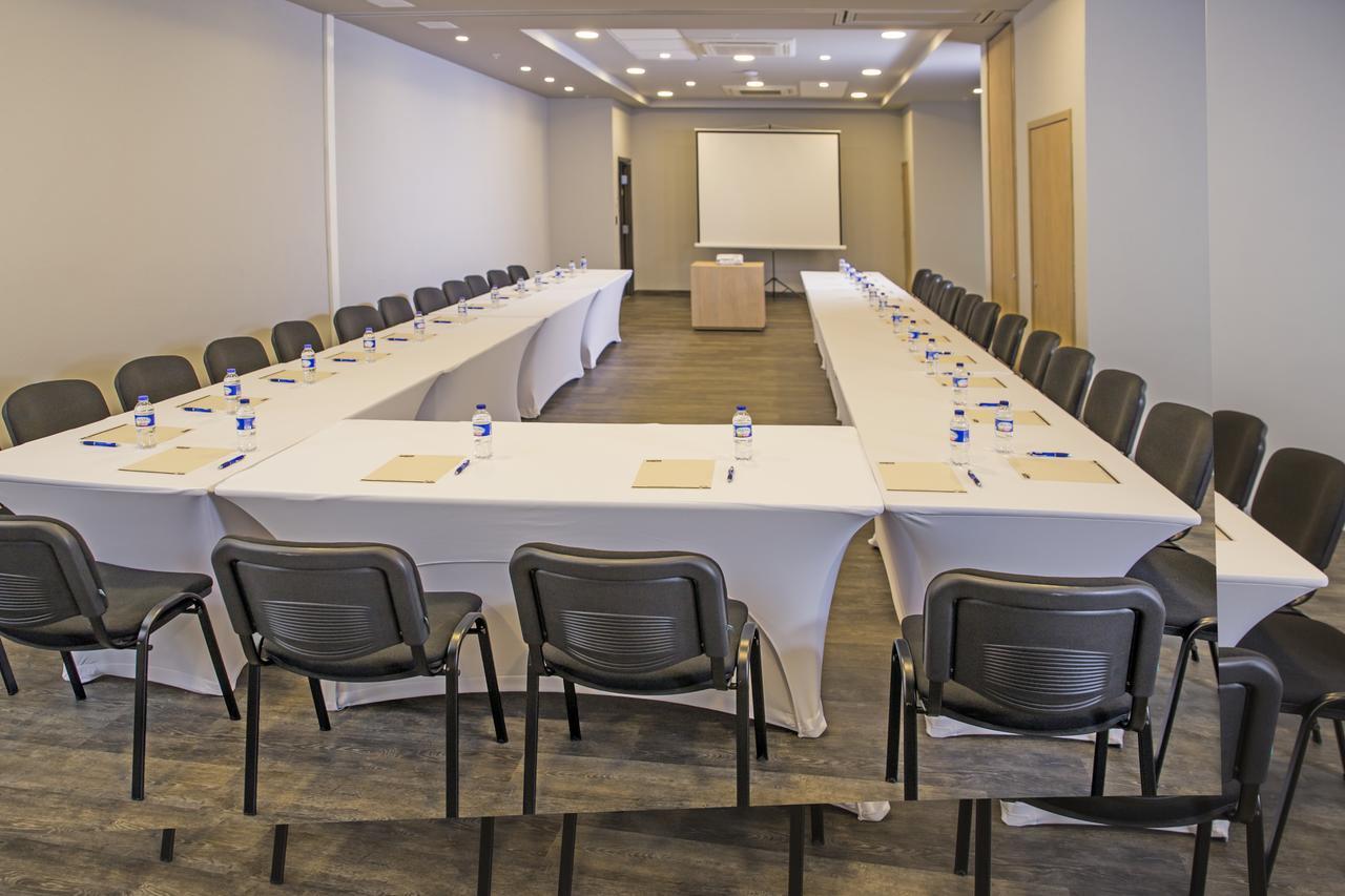 City Express Plus By Marriott Medellin Colombia Phòng bức ảnh